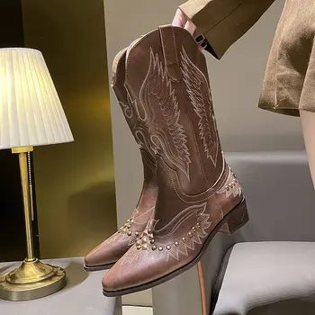 Женская обувь; Коллекция 2023 года; Модные женские ботинки с принтом; Новые Пикантные женские ботинки для офиса и карьеры с заклепками на высоком каблуке до середины икры С острым носком; Zapatos