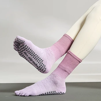 Новые профессиональные нескользящие носки для йоги градиентного цвета до середины икры, носки с пятью пальцами, носки для пилатеса, носки для занятий в тренажерном зале, танцевальные спортивные носки для пола