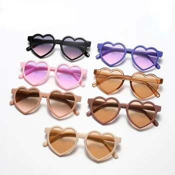 2022 Новые модные солнцезащитные очки для мальчиков и девочек, Милый солнцезащитный крем в форме сердца, аксессуары для детей, защищающие от ультрафиолета, Оправа для улицы 3-12 лет